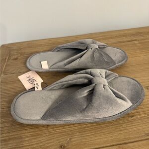 NEW Ariana Bohling slippers. 
Color: Gray
Size M 8-9